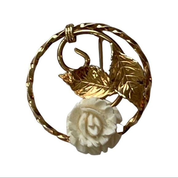 Vintage Ivory and Gold Filled Carved Resin Rose Brooch - Picture 4 of 5